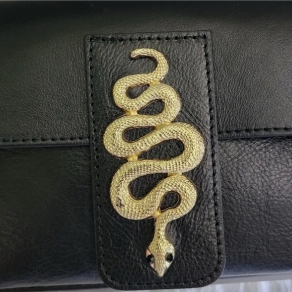 House of Harlow 1960 Designer Black Leather Designer Purse w Gold Snake Detail - Picture 4 of 9